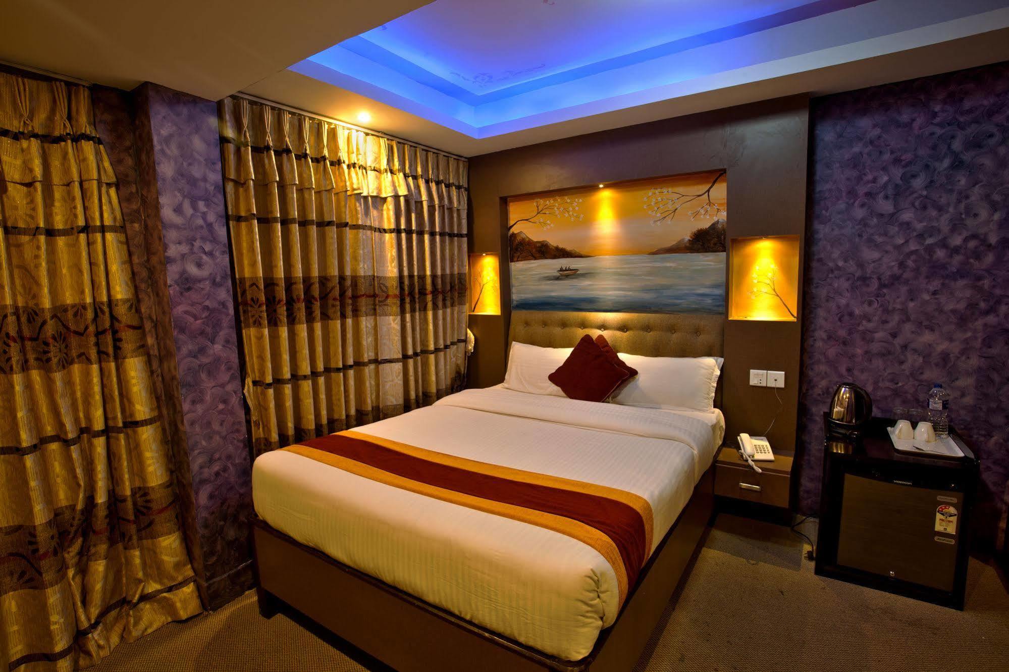 Hotel Nepal Tara Kathmandu Exteriör bild