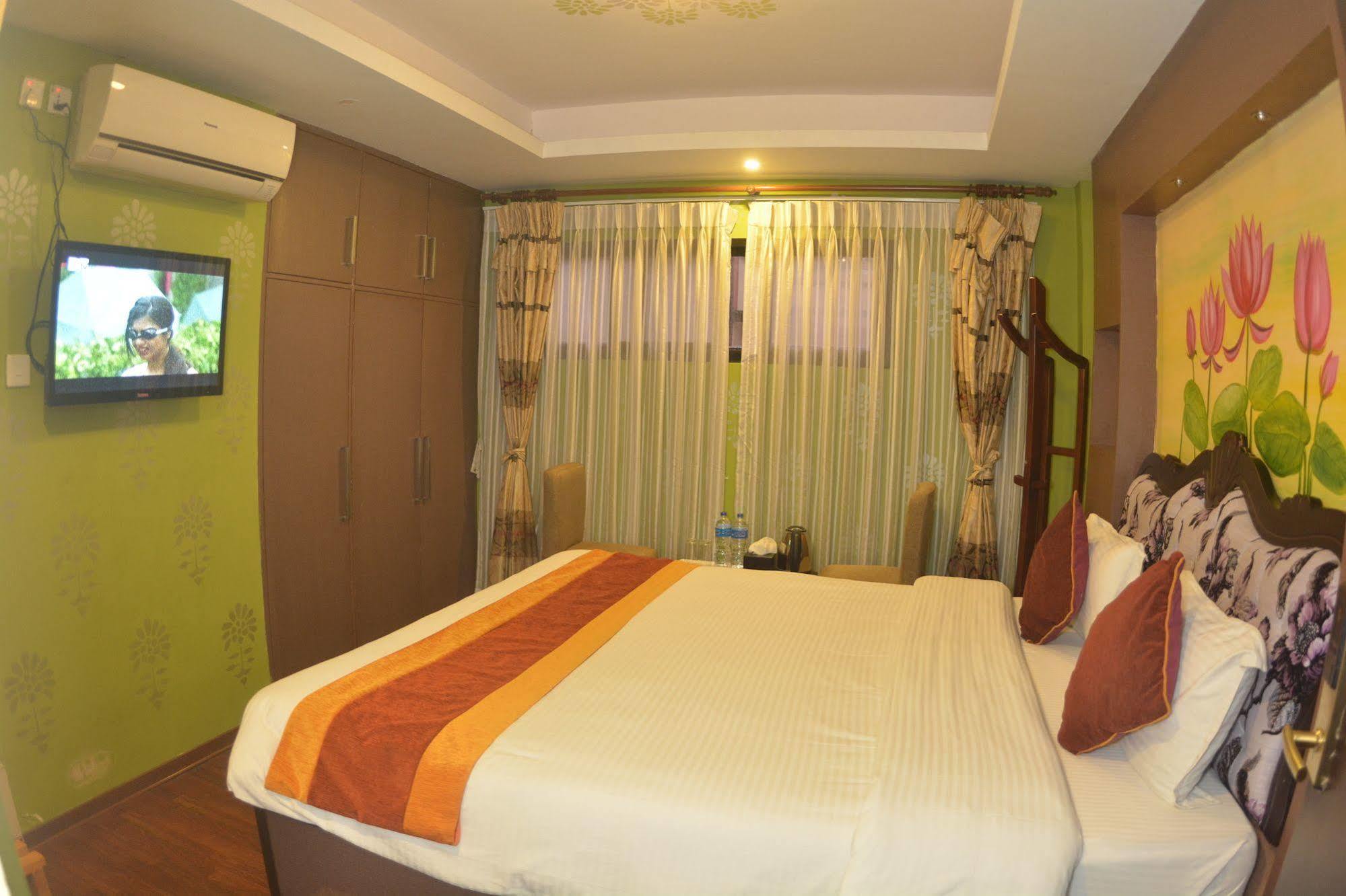 Hotel Nepal Tara Kathmandu Exteriör bild